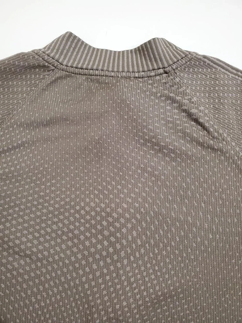 Lululemon Rest Less Cropped 1/2 Zip Top 10 Base Layer Seamless Stretch Thumbhole